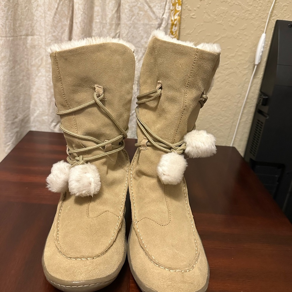 Airwalk Women's Sz 10 Tan Suede Boots with Faux Fur Lining - Picture 3 of 9
